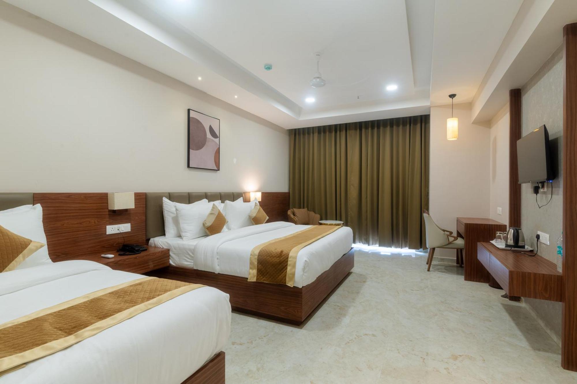 Vits Satyajeet Karad Hotel Exterior photo