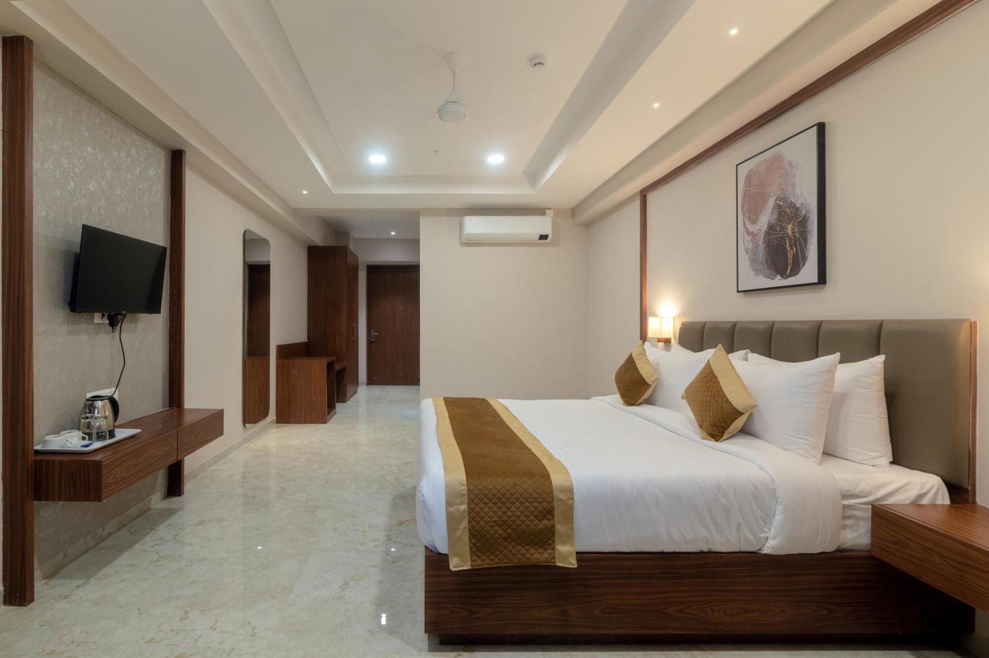 Vits Satyajeet Karad Hotel Exterior photo