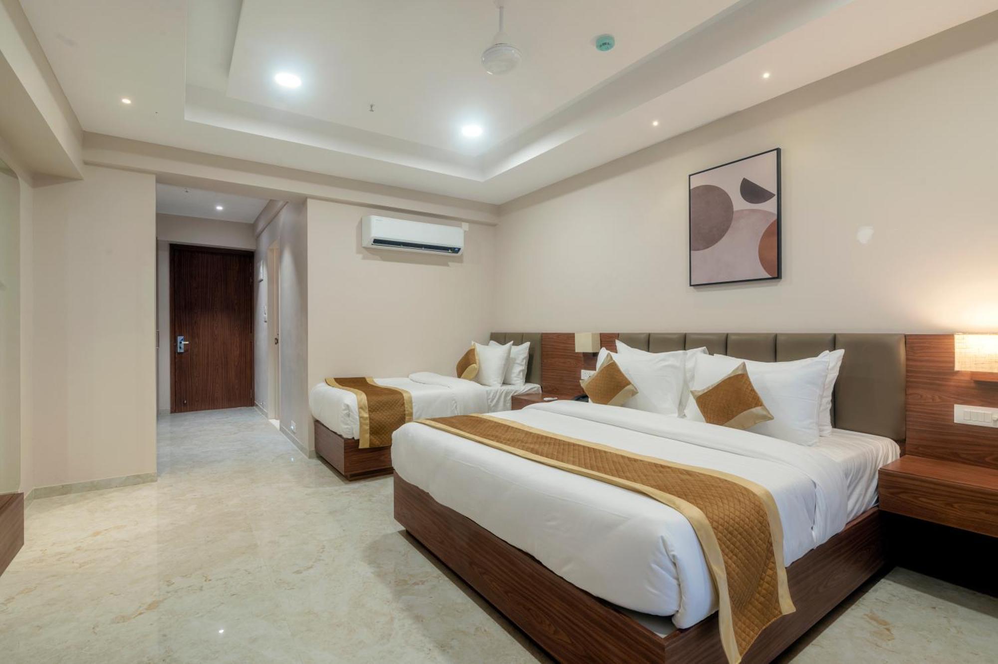 Vits Satyajeet Karad Hotel Exterior photo