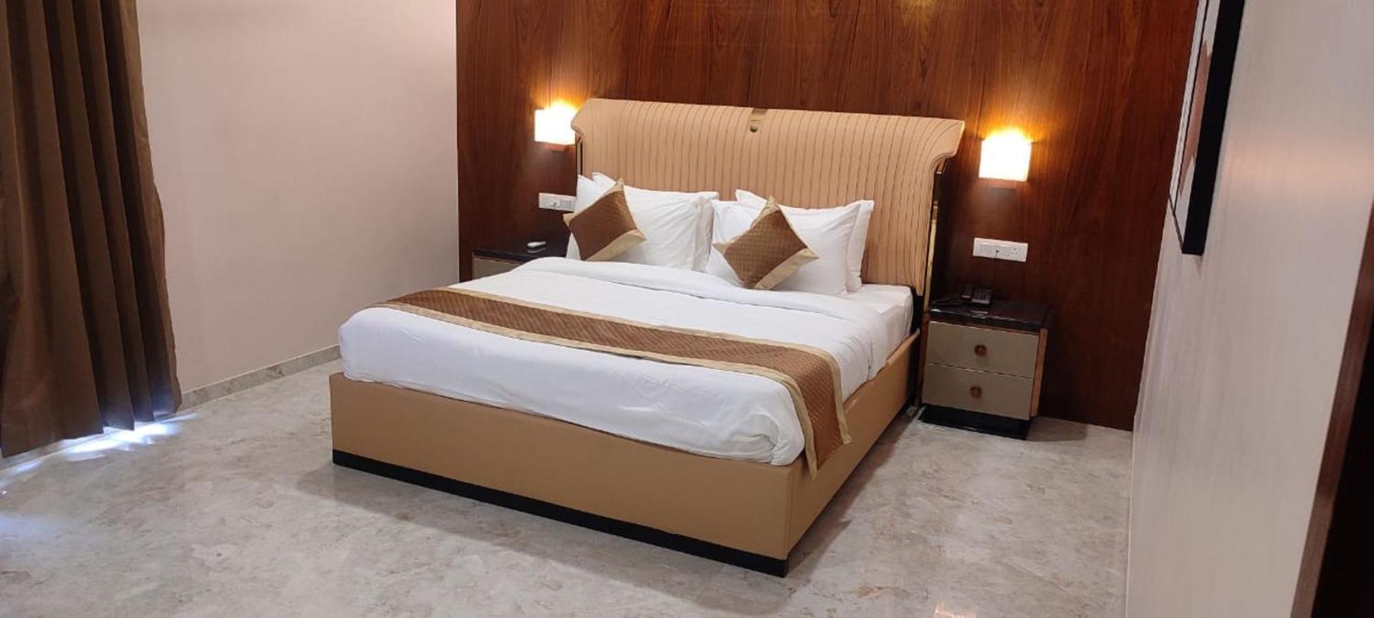 Vits Satyajeet Karad Hotel Exterior photo