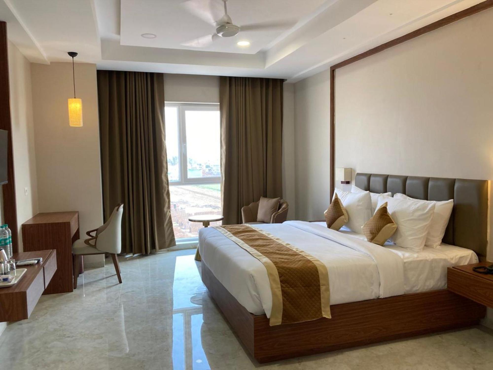 Vits Satyajeet Karad Hotel Exterior photo