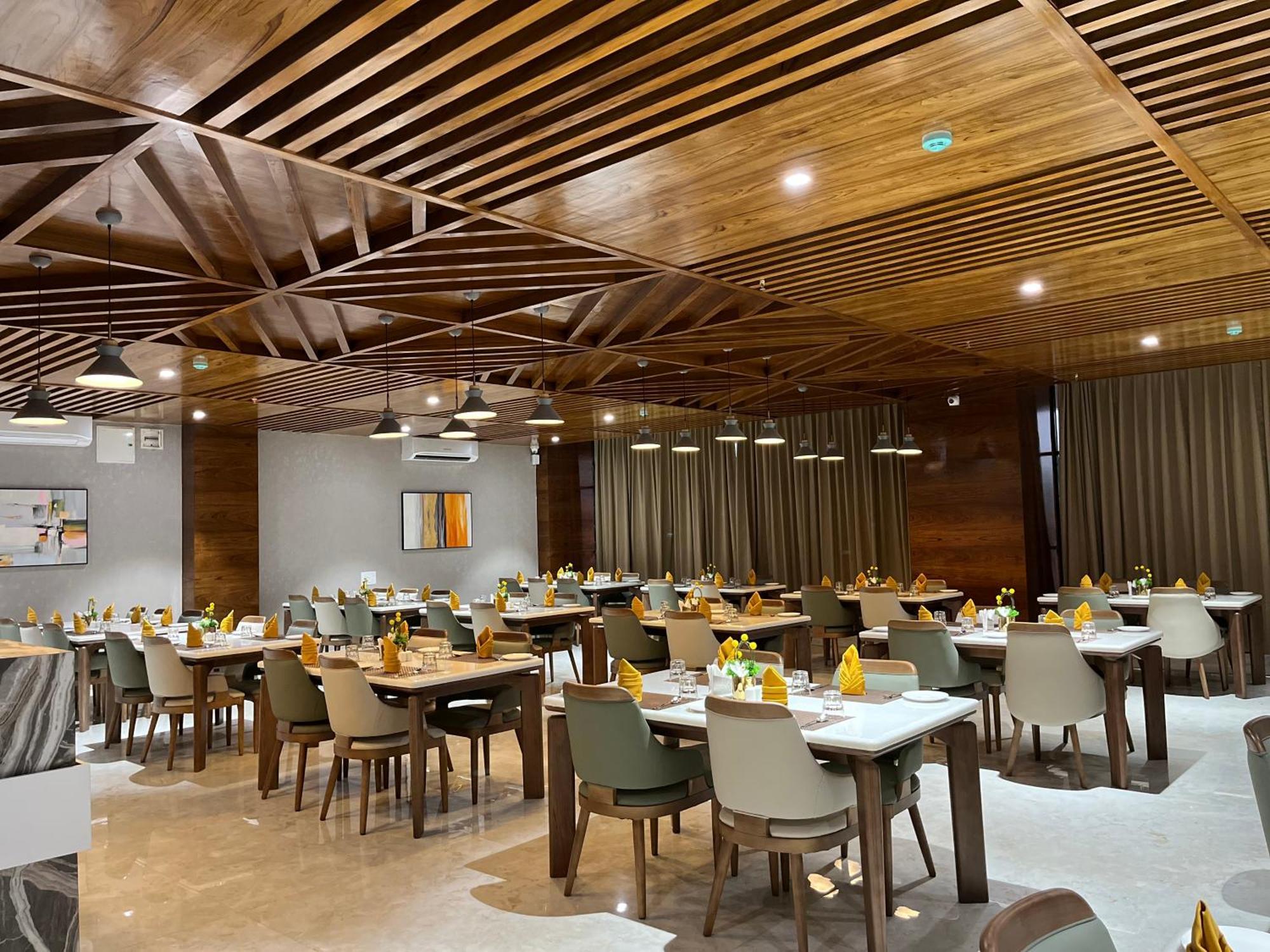 Vits Satyajeet Karad Hotel Exterior photo