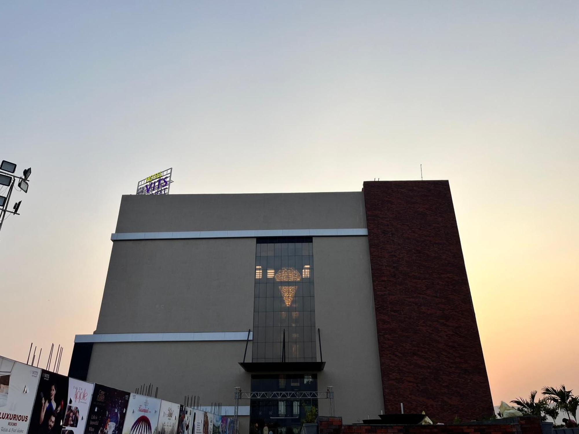 Vits Satyajeet Karad Hotel Exterior photo
