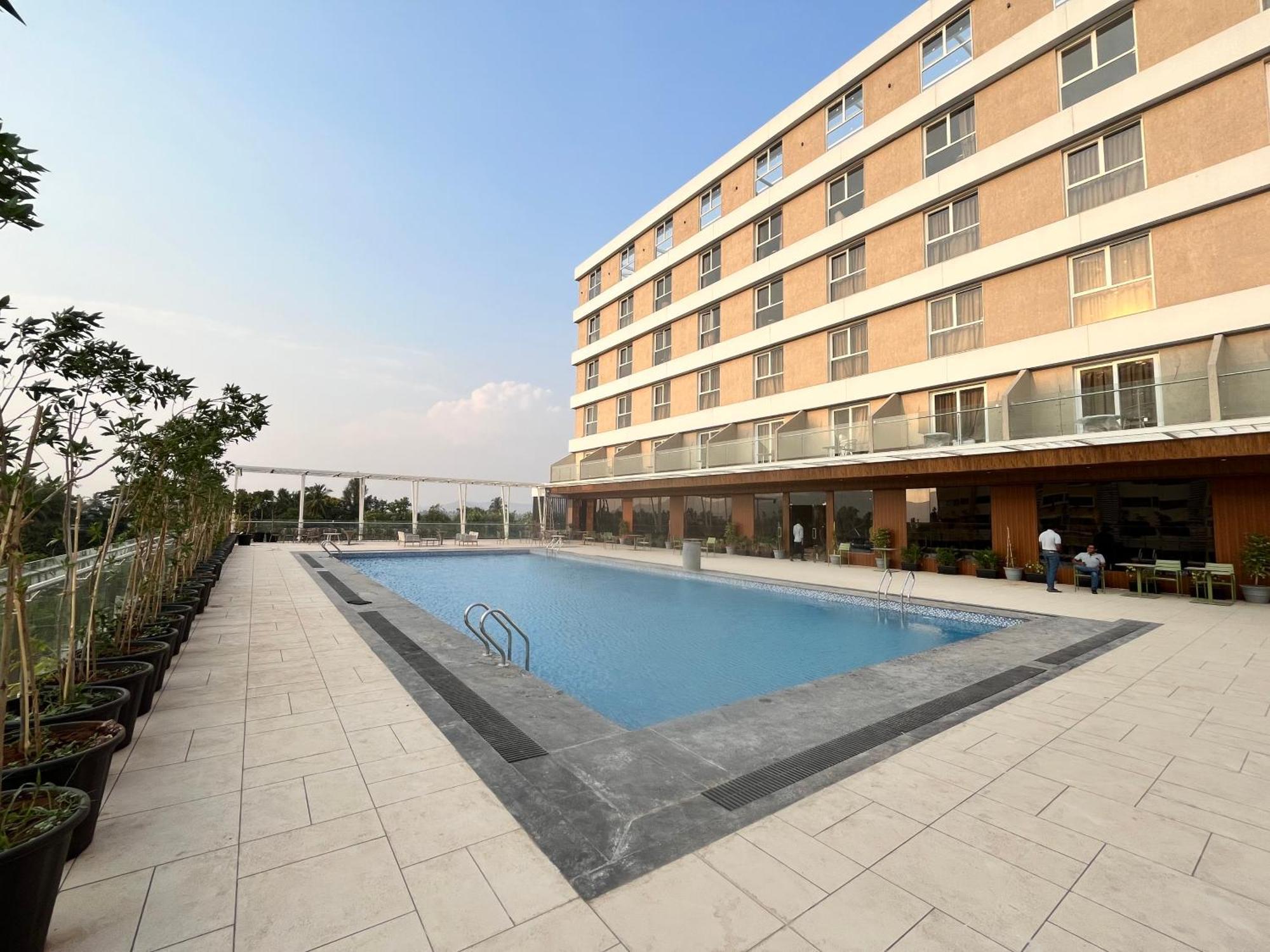 Vits Satyajeet Karad Hotel Exterior photo