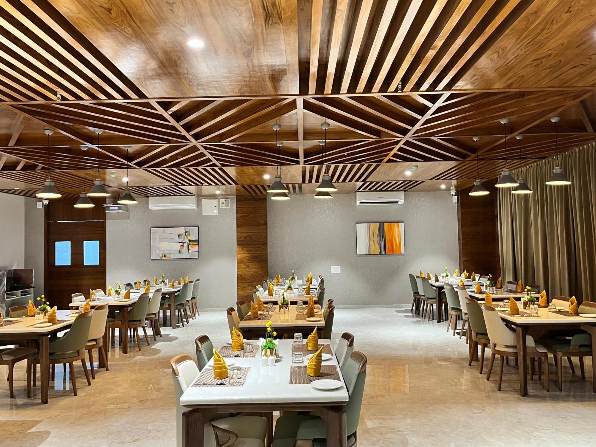 Vits Satyajeet Karad Hotel Exterior photo
