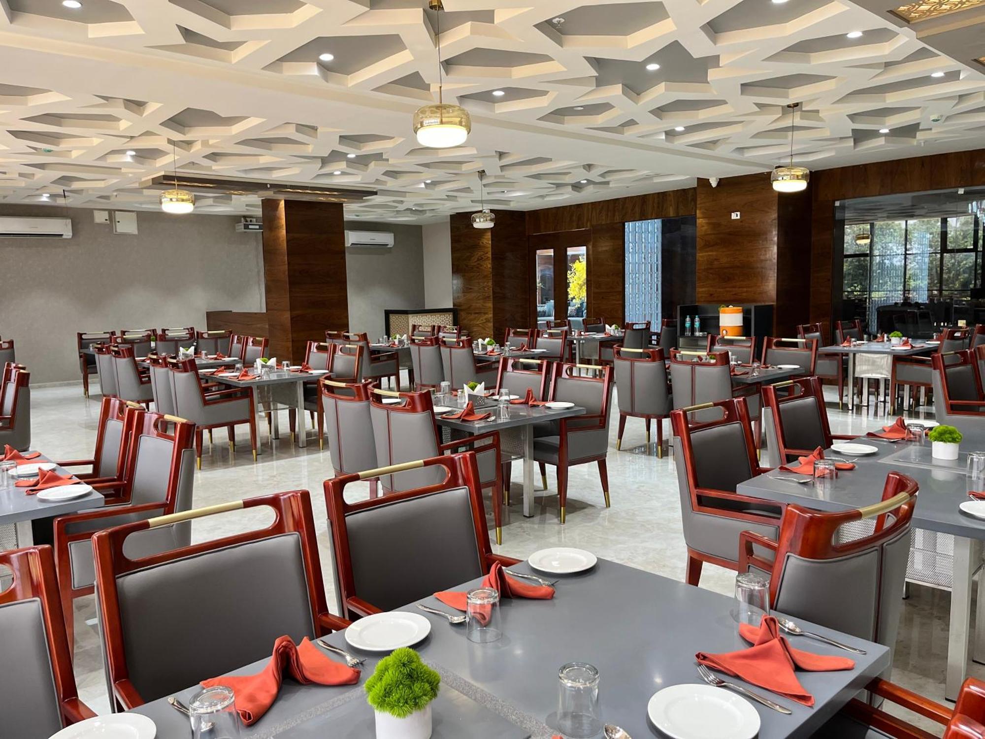 Vits Satyajeet Karad Hotel Exterior photo